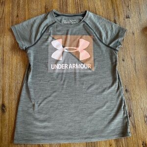 4/20$ Under Armour Girls Grey Tee with Logo size YXL